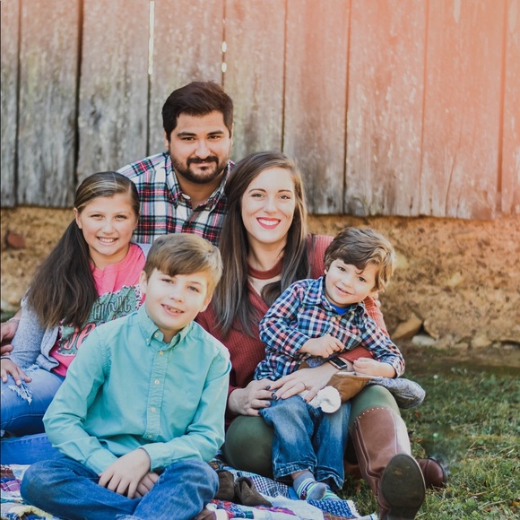 Meet your Posher, Tori - Picture 1 of 7